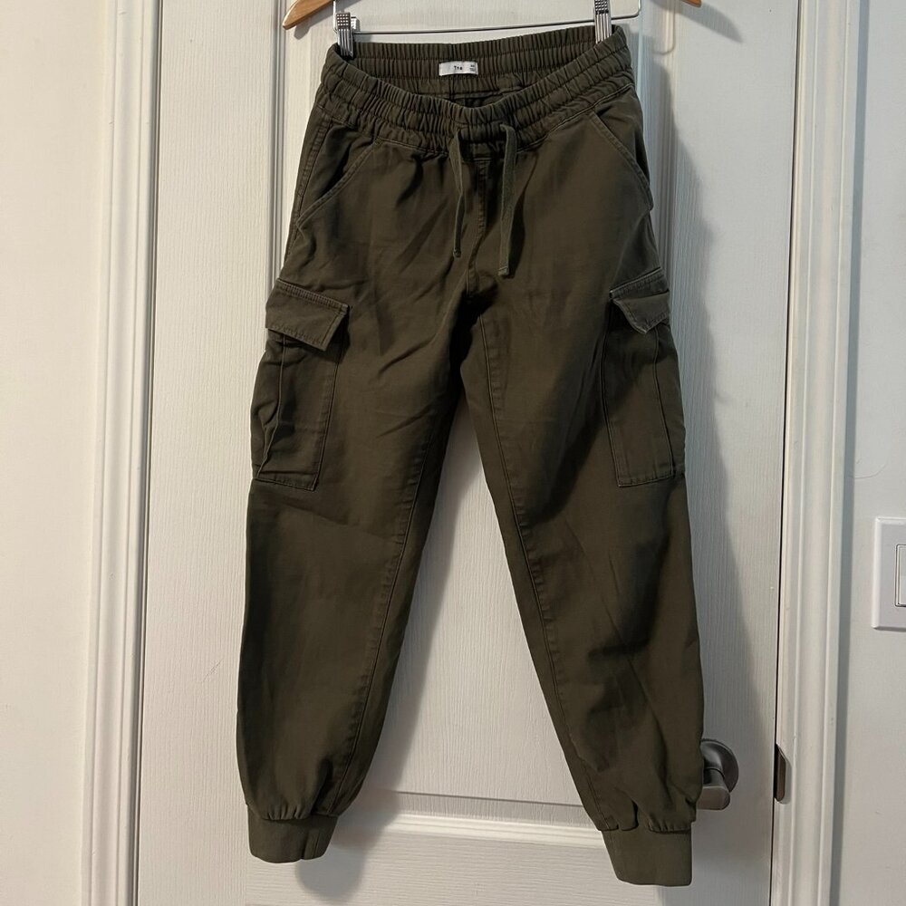 Aritzia TNA Cargo Pant in Olive Green